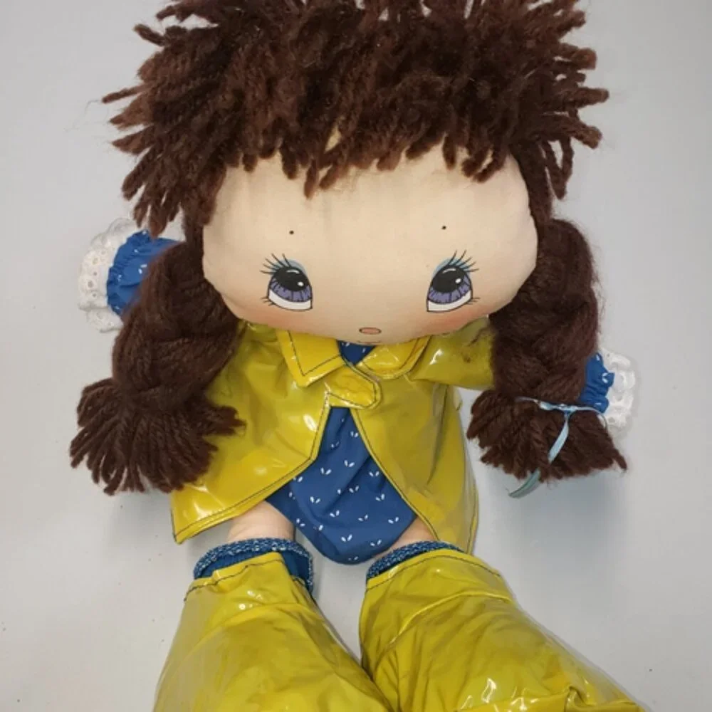 17” Tootsie Doll Raincoat & Shoes Big Feet Yarn Hair VTG 1984
